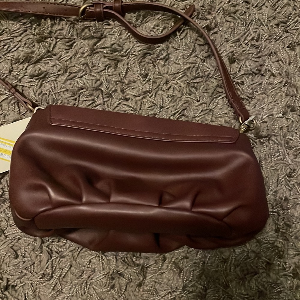 Universal Thread red crossbody bag - Picture 3 of 5